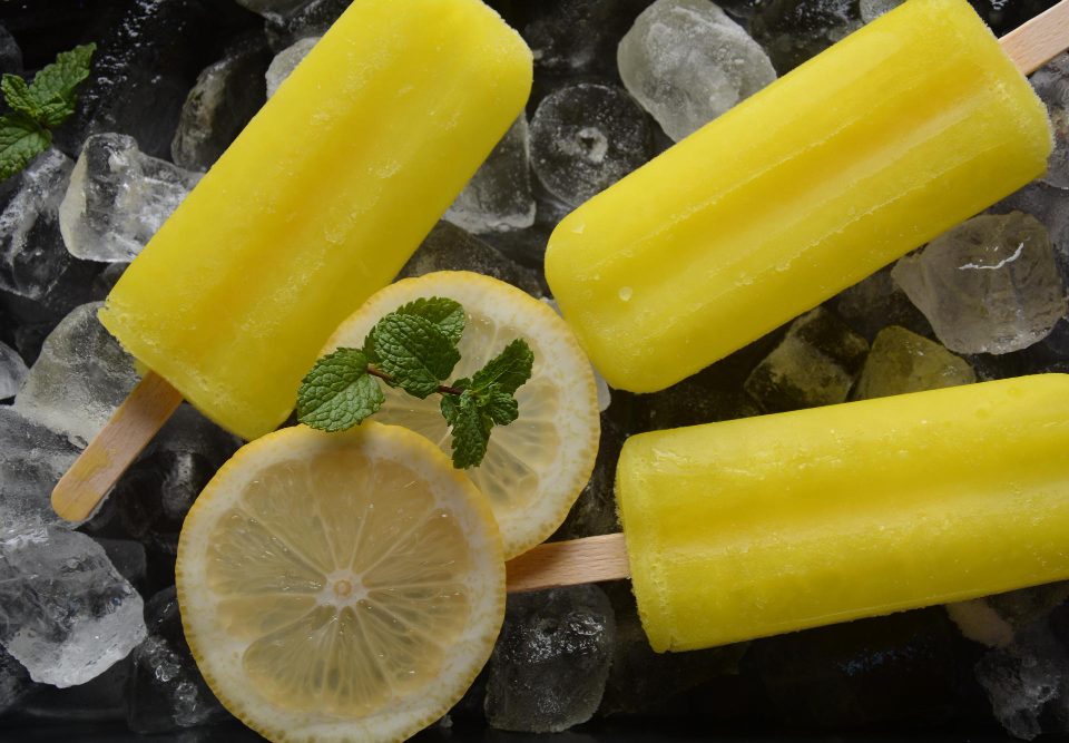 Come fare i ghiaccioli al limone